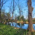 بيت خشبي Palac Wieniawskich - Luksusowe, Caloroczne Glampingowe Nad Jeziorem, Prywatna Balia, Park 10ha