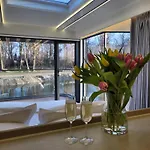 Palac Wieniawskich - Luksusowe, Caloroczne Glampingowe Nad Jeziorem, Prywatna Balia, Park 10ha Lodge