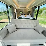 Palac Wieniawskich - Luksusowe, Caloroczne Glampingowe Nad Jeziorem, Prywatna Balia, Park 10ha Grodzisk Mazowiecki