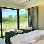 Lodge Palac Wieniawskich - Luksusowe, Caloroczne Glampingowe Nad Jeziorem, Prywatna Balia, Park 10ha