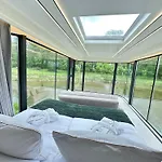 Palac Wieniawskich - Luksusowe, Caloroczne Glampingowe Nad Jeziorem, Prywatna Balia, Park 10ha Lodge *