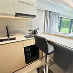 Palac Wieniawskich - Luksusowe, Caloroczne Glampingowe Nad Jeziorem, Prywatna Balia, Park 10ha Lodge