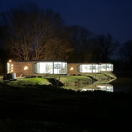 بيت خشبي Palac Wieniawskich - Luksusowe, Caloroczne Glampingowe Nad Jeziorem, Prywatna Balia, Park 10ha