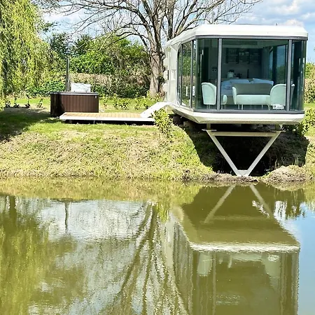 Lodge Palac Wieniawskich - Luksusowe, Caloroczne Glampingowe, Prywatna Balia, Park 10ha