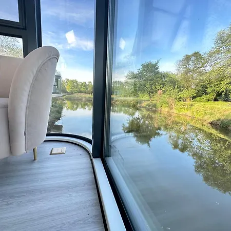 Palac Wieniawskich - Luksusowe, Caloroczne Glampingowe Nad Jeziorem, Prywatna Balia, Park 10ha بيت خشبي غرودزيسك مازوفيتسكي