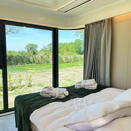 Lodge Palac Wieniawskich - Luksusowe, Caloroczne Glampingowe, Prywatna Balia, Park 10ha
