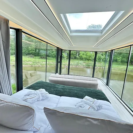 Palac Wieniawskich - Luksusowe, Caloroczne Glampingowe Nad Jeziorem, Prywatna Balia, Park 10ha بيت خشبي *