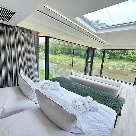 Palac Wieniawskich - Luksusowe, Caloroczne Glampingowe Nad Jeziorem, Prywatna Balia, Park 10ha بيت خشبي *