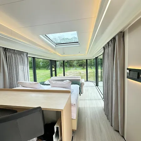 Palac Wieniawskich - Luksusowe, Caloroczne Glampingowe Nad Jeziorem, Prywatna Balia, Park 10ha بيت خشبي