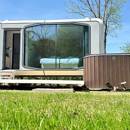 Lodge Palac Wieniawskich - Luksusowe, Caloroczne Glampingowe, Prywatna Balia, Park 10ha