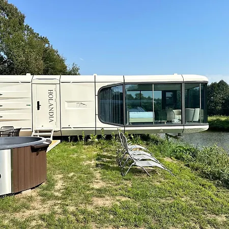 بيت خشبي Palac Wieniawskich - Luksusowe, Caloroczne Glampingowe Nad Jeziorem, Prywatna Balia, Park 10ha *