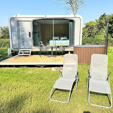 بيت خشبي Palac Wieniawskich - Luksusowe, Caloroczne Glampingowe Nad Jeziorem, Prywatna Balia, Park 10ha