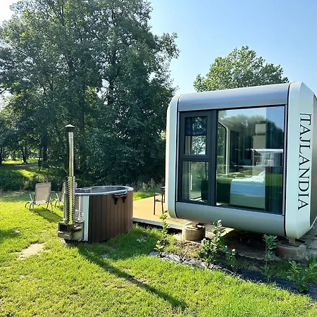 Domek letniskowy Pałac Wieniawskich - Luksusowe, Całoroczne Glampingowe Nad Jeziorem, Prywatna Balia, Park 10ha Grodzisk Mazowiecki