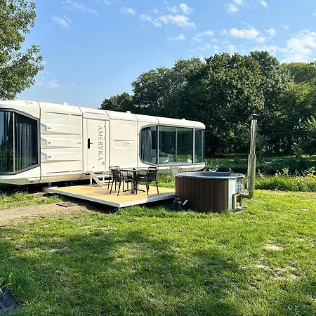 Palac Wieniawskich - Luksusowe, Caloroczne Glampingowe Nad Jeziorem, Prywatna Balia, Park 10ha بيت خشبي غرودزيسك مازوفيتسكي