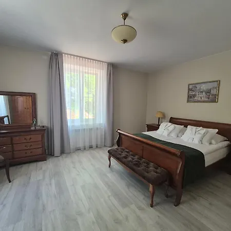 Palac Wieniawskich - Luksusowe, Caloroczne Glampingowe Nad Jeziorem, Prywatna Balia, Park 10ha Jaktstuga *