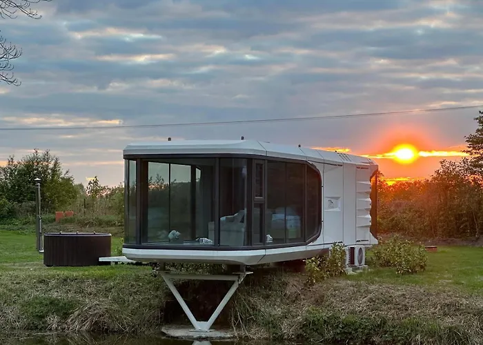 Palac Wieniawskich - Luksusowe, Caloroczne Glampingowe Nad Jeziorem, Prywatna Balia, Park 10ha Grodzisk Mazowiecki