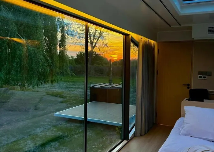 Palac Wieniawskich - Luksusowe, Caloroczne Glampingowe Nad Jeziorem, Prywatna Balia, Park 10ha Lodge Grodzisk Mazowiecki