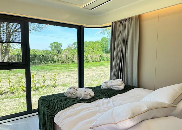 Lodge Palac Wieniawskich - Luksusowe, Caloroczne Glampingowe Nad Jeziorem, Prywatna Balia, Park 10ha