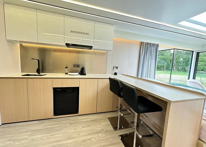 Palac Wieniawskich - Luksusowe, Caloroczne Glampingowe Nad Jeziorem, Prywatna Balia, Park 10ha Grodzisk Mazowiecki