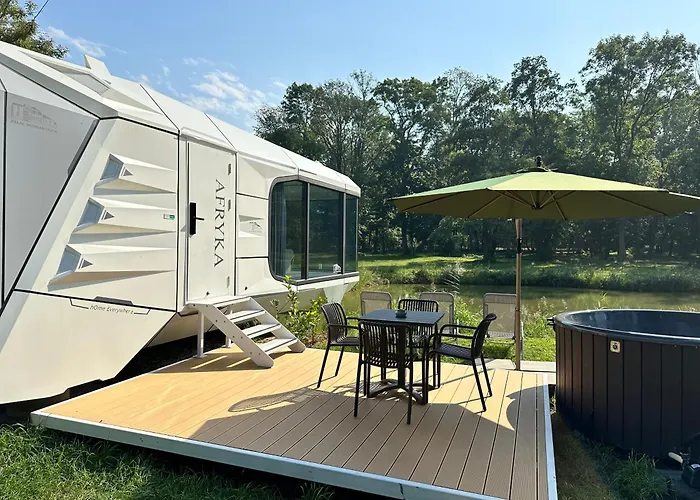 Palac Wieniawskich - Luksusowe, Caloroczne Glampingowe Nad Jeziorem, Prywatna Balia, Park 10ha Grodzisk Mazowiecki